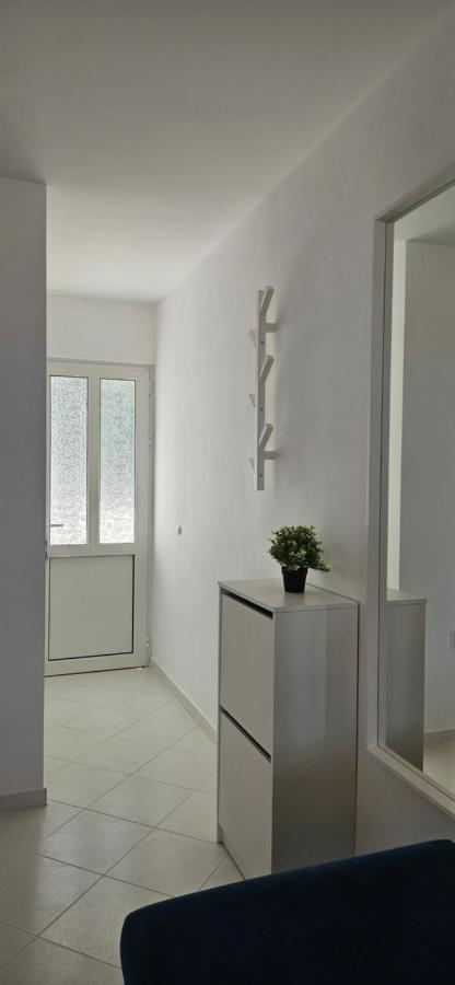 Sea View Apartment Aria Petrovac Bagian luar foto