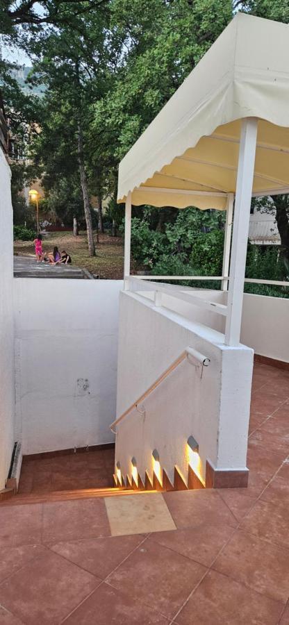 Sea View Apartment Aria Petrovac Bagian luar foto