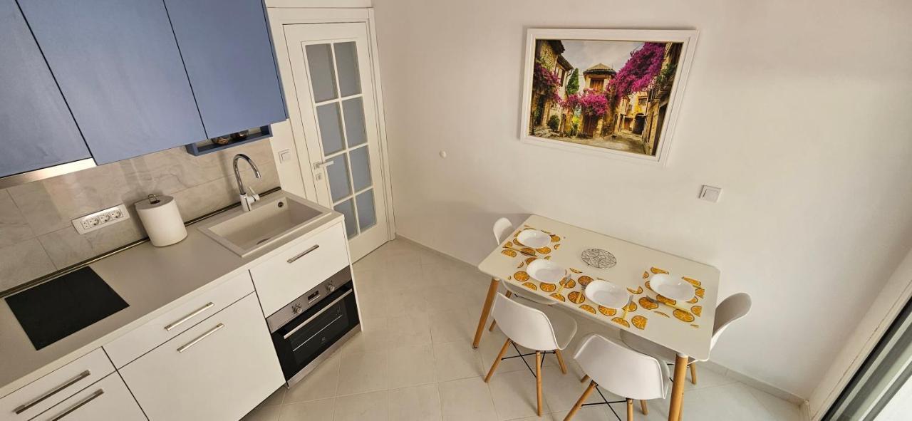 Sea View Apartment Aria Petrovac Bagian luar foto